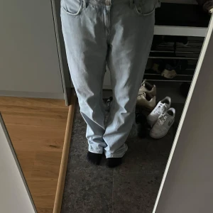 Jeans - Bra men det finns en vit fläck i framsidan så jag säljer dom billigt