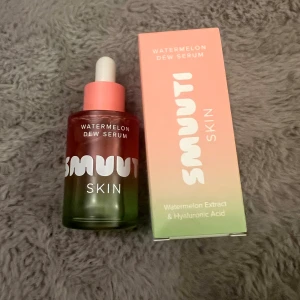 Smuuti dew serum  - Säljer nu min Smuuti dew serum då den inte passar min hudtyp (säljer även dew toner mist). Endast testad 1 gång💕 köp toner också för 250kr🩷 Köparen betalar frakten🩷