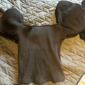 Svart tröja  - Svart tröja i storlek xs från hm säljer pågrund av att jag inte använder längre 