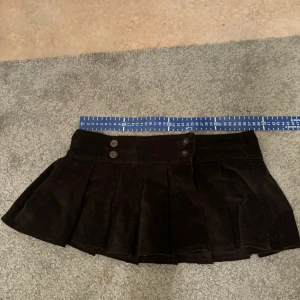 MINI skirt - Mörkbrun nästan svart kjol i Manchester tyg👍🏼🥰 