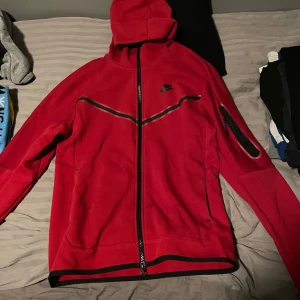 Nike tech - Sparsamt använda Nike tech flis och i väldigt bra skick