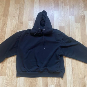 Svart hoodie - Svart mysig hoodie 