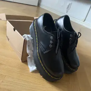 Helt nya dr martens. Köpte storlek 42 men de var för små :/ 