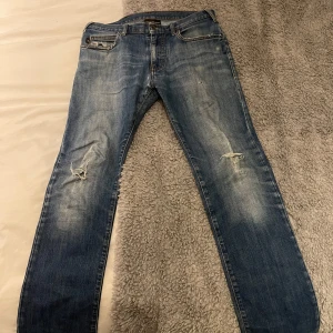 Armani jeans  - Tjo nu säljer jag mina sjukt snygga Armani jeans. Skicket på jeans är 7/10. Har du någon fråga så var inte rädd av att fråga😄 mvh Victor.