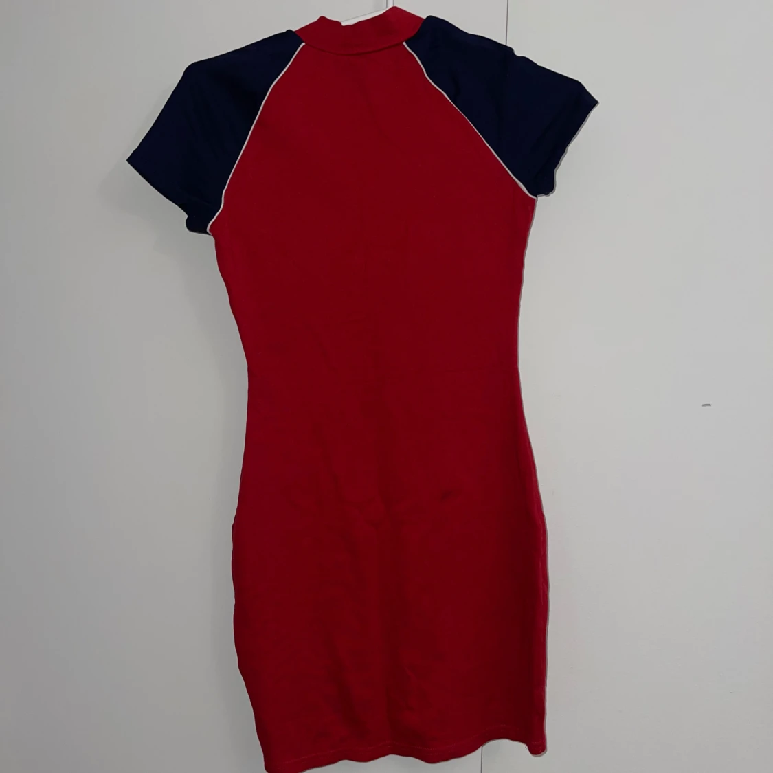 Basic fin kort klänning. - 90