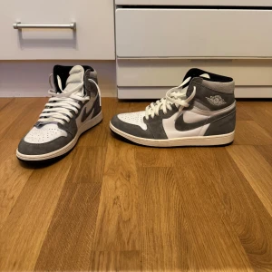 Air Jordan Washed Black - Air Jordan 1 OG Washed Black. Size 11 eller 45. Original kartong med extra svarta snören medföljer.