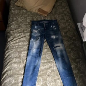 Dsquerd2 jeans  - Dsquerd2 jeans äkta  Som nya  För folk som är mellan 165-170 