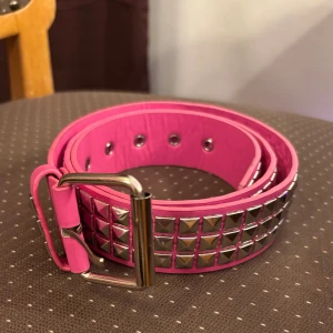 Rosa nit bälte  - Ca 110 cm långt 