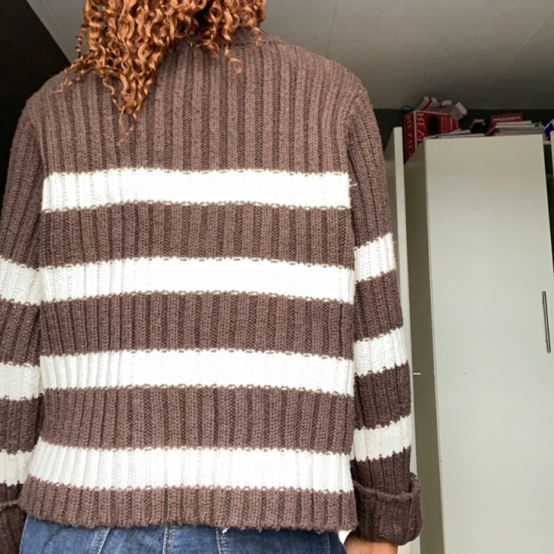 Brun och vit randig stickad tröja - 23