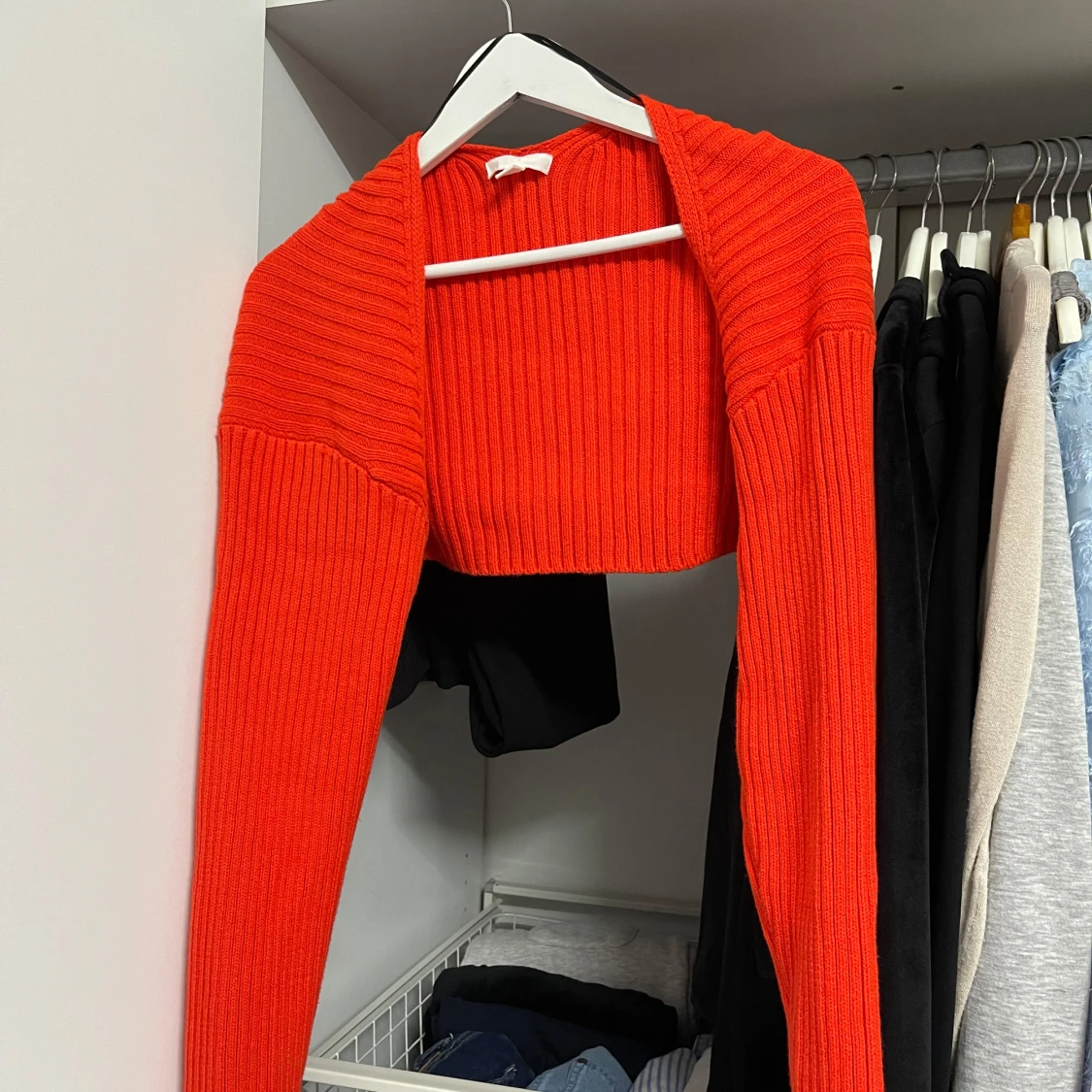 Orange stickad bolerotopp från H&M - 90