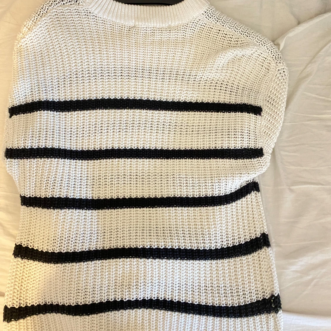 Vit och svart stickad tröja - 90