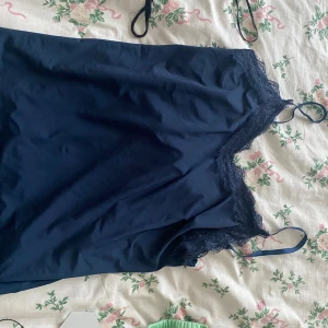 navy blue spets linne - knappt använd