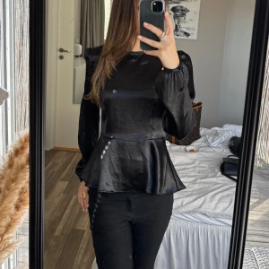Fest topp - Superfin svart blus😍