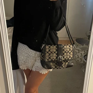 Coach väska - Superfin coach väska, jättebra skick och får plats mycket saker i den. Perfekt till skolan och nu till hösten 🍁Skriv för fler bilder eller om du är intresserad! 💓