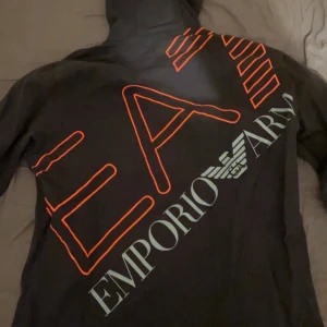 EA7 tröja - storlek XL är i bra skick