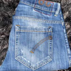 Dondup George  - Tja säljer mina skit feta Dondup Gorage! Storleken är W29 och är köpta här på Plick. Inget fel på byxorna. Skicket är 10/10 inga skador! Hör av dig vid minsta fundering.👍 mvh Charlie 