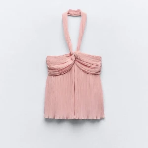 Halterneck top zara - Jätte fin halterneck top ifrån zara💕 skriv först innan du trycker på köp nu, pris går alltid att diskuteras💕