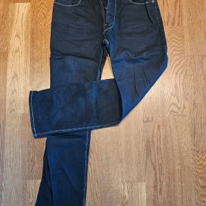 Jeans från G Star Raw - Vaxade G Star Raw jeans. Mörkblå. Nästan oanvända. W 33 L 34. 