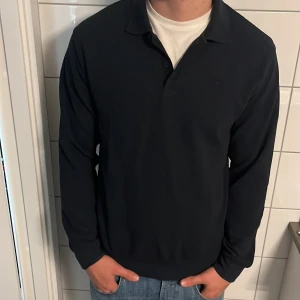 Zara tröja - Snygg tröja från zara, skick 10/10 knappt använd, storlek S. Hör av dig vid fråga