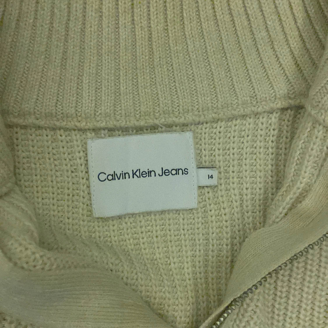 Helt oanvänd Calvin Klein half zip stickad  - 92