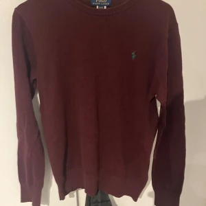 Tröja - En stickad Ralph lauren tröja som har blivit för liten för mig, bra passform 