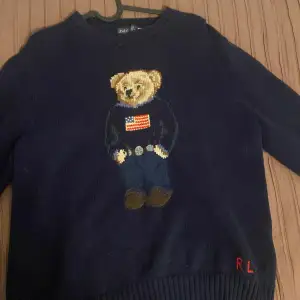 En Ralph lauren bear tröja i jätte bra skick! Storlek S men sitter som M