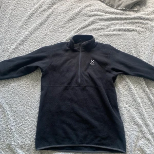 Haglöfs Fleece - Mycket bra skick köpt i februari och ej använt så mycket. Storlek S