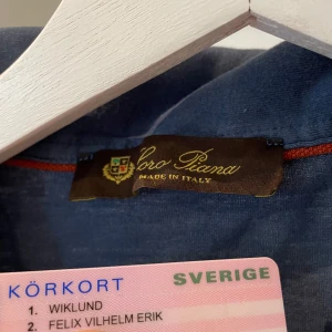 Loro Piana Piké  - Riktigt härlig piké för dig som gillar Loro Piana !, kostar ca 5k ny och släpper för 1,2k  eller byte mot andra Loro Piana plagg. Frågor oså i dm!