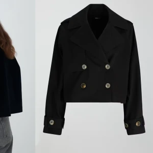 Trenchcoat  - Svart kort trenchcoat från Gina Tricot. Fint skick. 🫶🏼