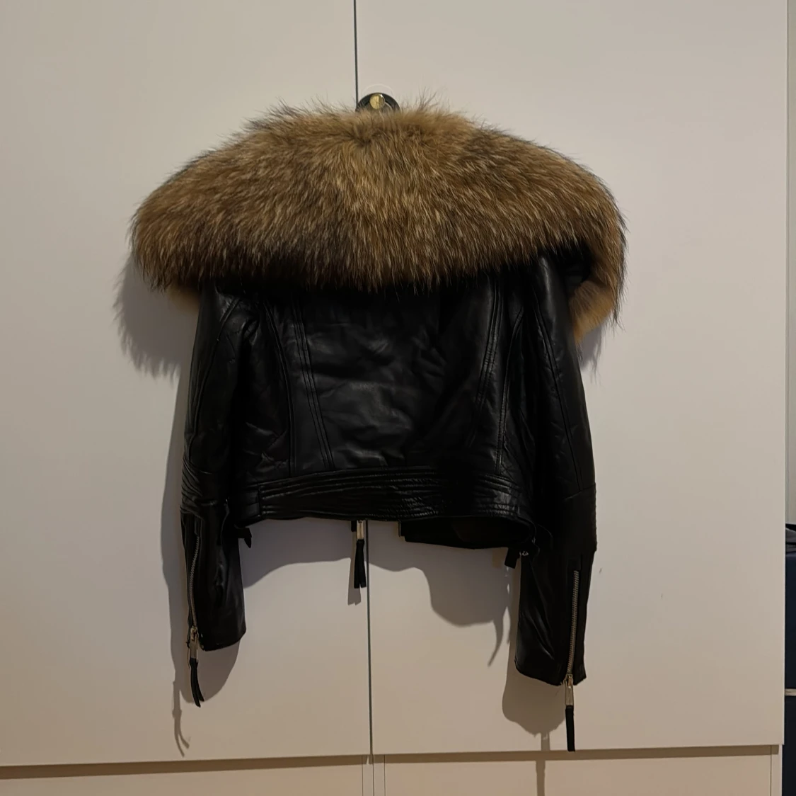 Skinnjacka med äkta päls  - 90