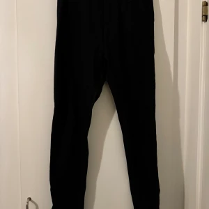 Kostymbyxor - Kostymbyxor från Kappahl i fint skick, storlek 32.