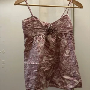 Söt topp från H&M - Väldigt söt topp i S ❤️