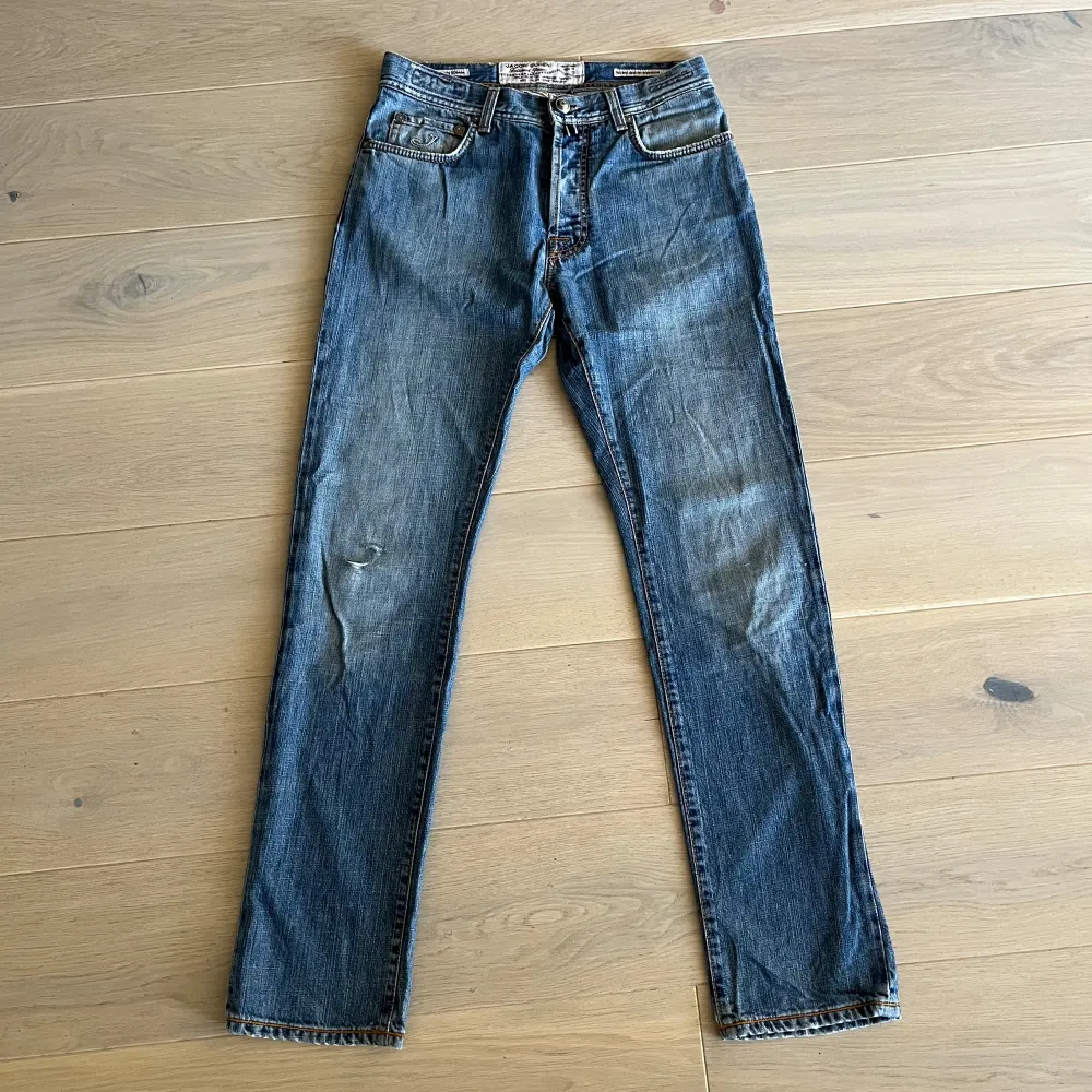 | Jacob Cohën jeans i väldigt bra skick |  Modell : Type 610 | Storlek: 32 | Tveka inte på att skriva om du har frågor eller funderingar💫. Jeans & Byxor.