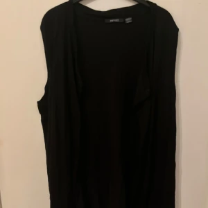 Svart kortärmad tröja - Bra kvalité med korta armar och stilig tröja