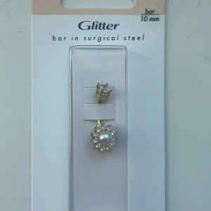 Navelpiercing  - Helt ny oöppnad navelpiercing ifrån glitter. Stången är rostfri. Nypris 179kr❤️