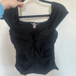 Topp H&M - Svart topp från H&M. 🖤