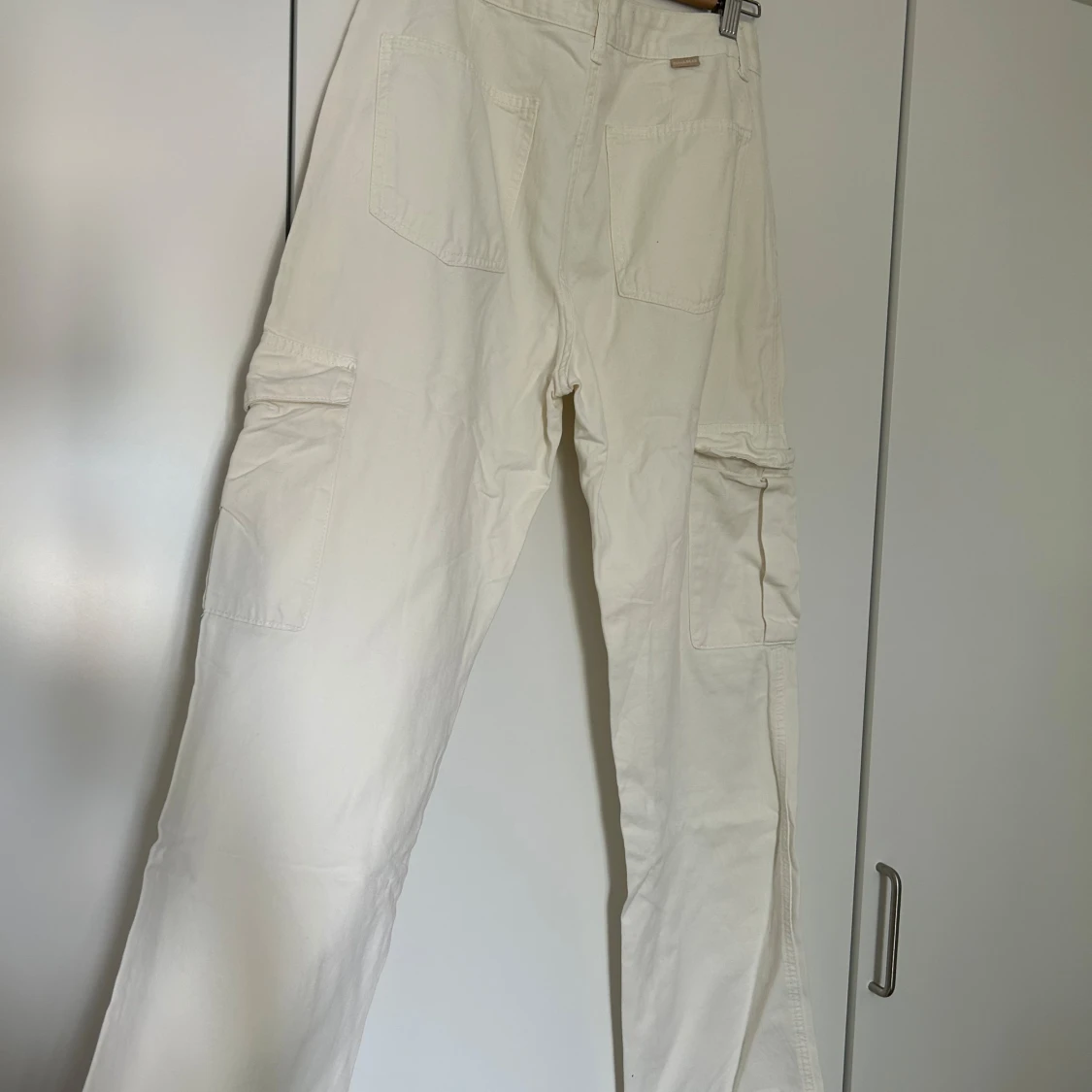 Vita cargobyxor från Pull&Bear - 90