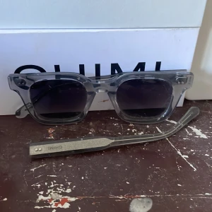 Chimis - OBS!! Läs sista bilden, det går att skruva på den men jag kommer ej göra det så däröfr säljer jag istället för ett billigt pris så Ivar möjligheten att fixa det utan dyrare kostnader❤️❤️ boxen följer sjölvkslrt med