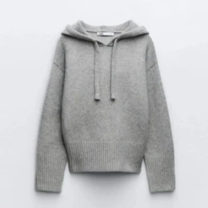 Zara hoodie - Köpe i december men har inte kommit till användning. Köp gärna. Pris kan diskuteras 