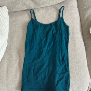 Linne - Blå/grönt linne från forever21. Står ej storlek men skulle säga xs-s💓