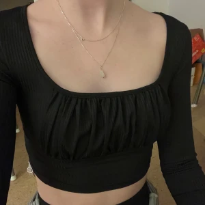 Svart långärmad tröja  - Svart långärmad tröja storlek Xs 