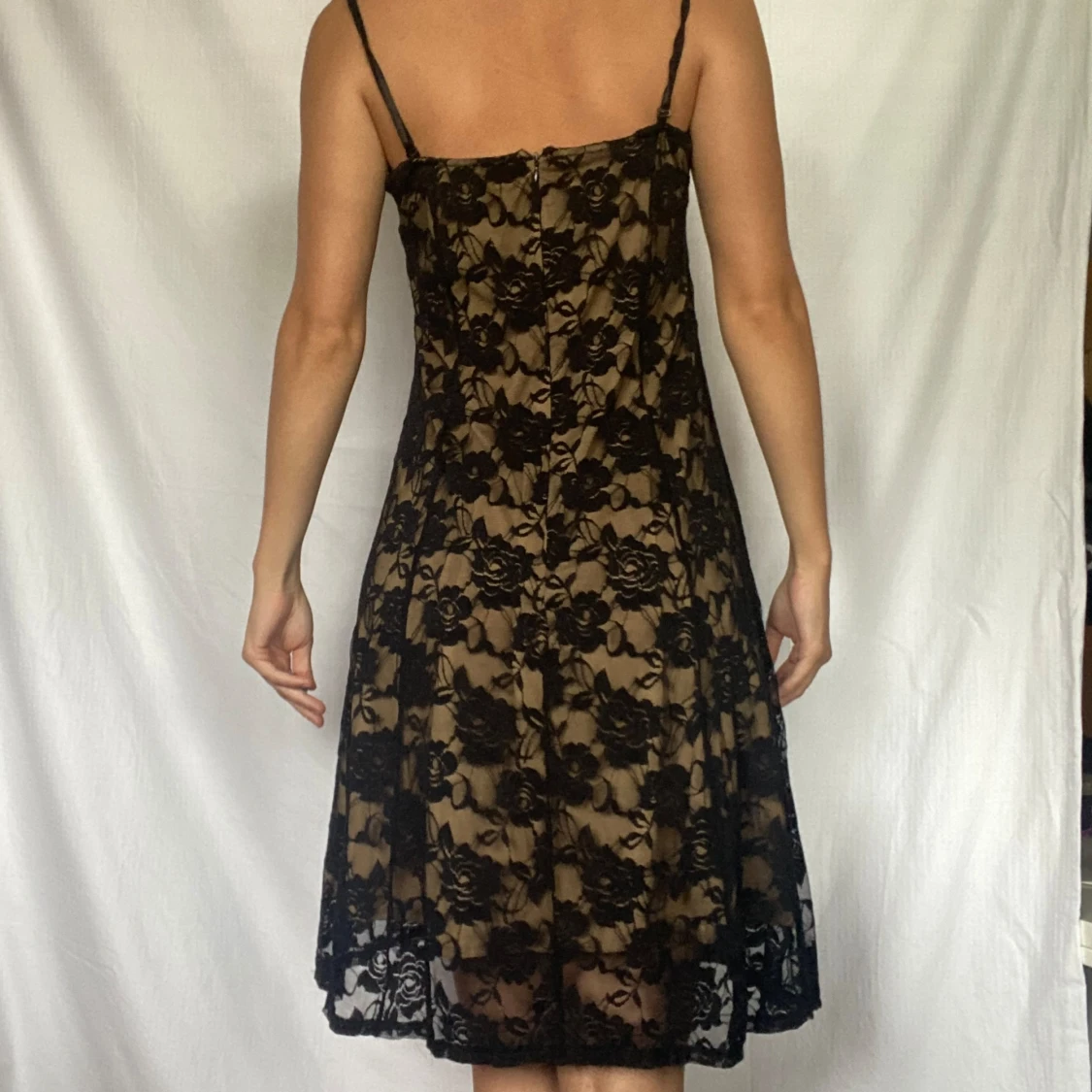 Svart spetsklänning från Reflex - 91