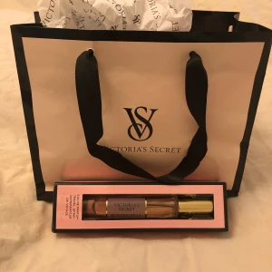 Victoria secret parfym - victoria secret bombshell parfym, köpt från Polen för några veckor sedan och aldrig använt den (väska ingår)