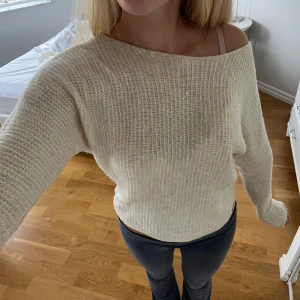 Stickad tröja - Beige stickad tröja🩷 storlek xs men sitter som s🩷
