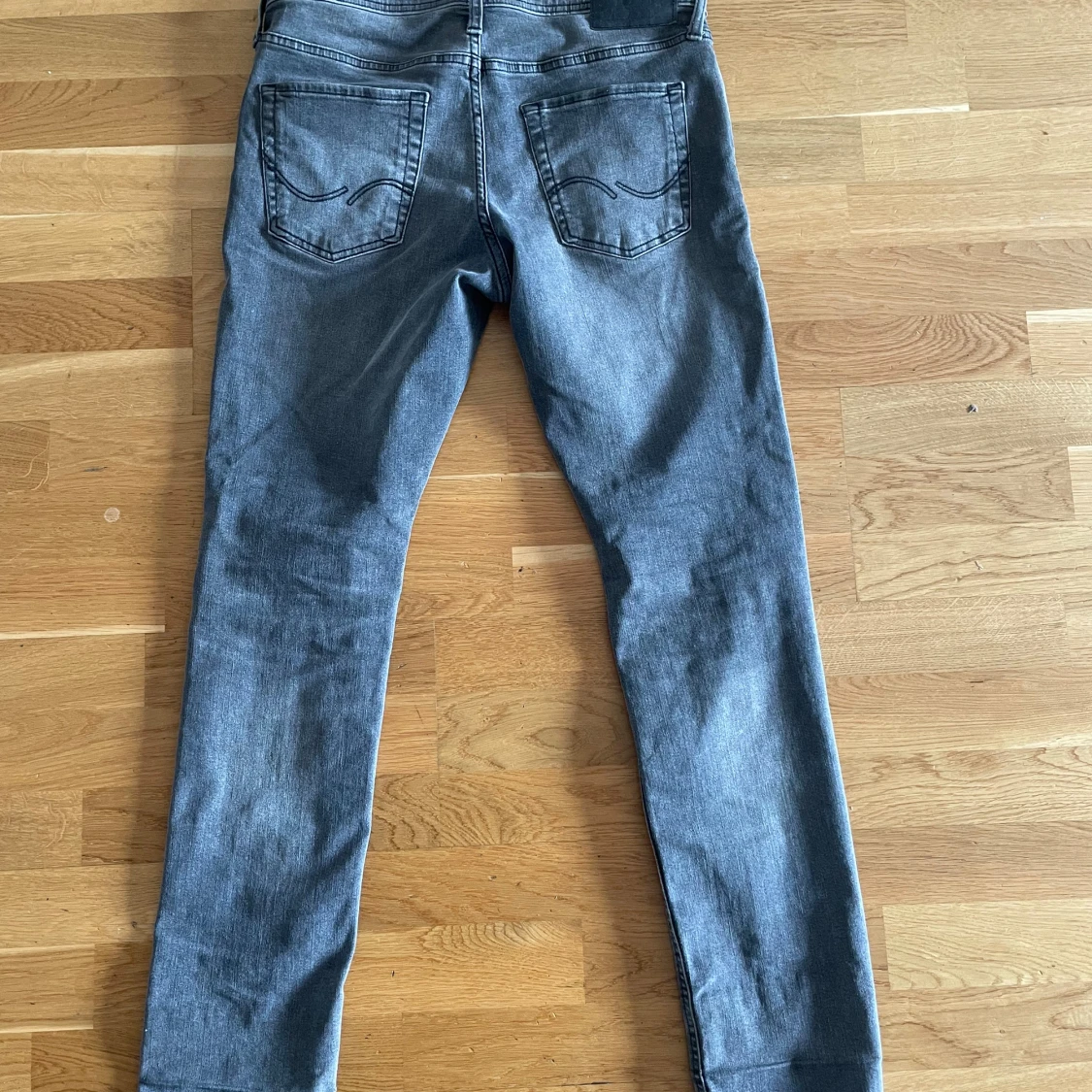 Grå jeans från Jack & Jones - 90