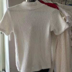 Zara topp - Mysig tröja från zara i mycket bra skick💗 för fler frågor kom dm