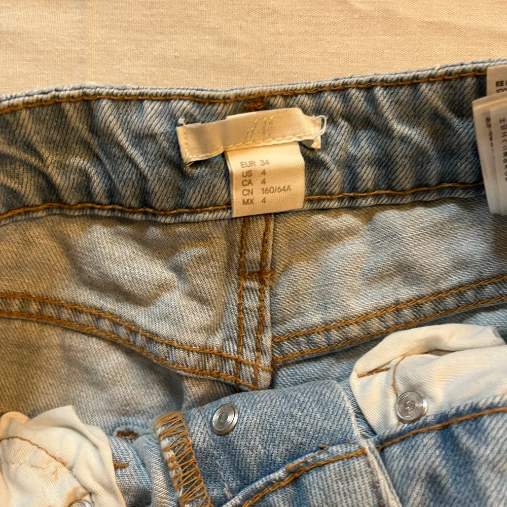 Jättesnygga jeansshorts från H&M, aldrig använda!. Shorts.