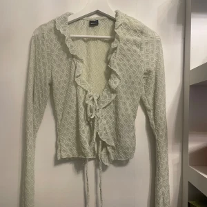ljusgrön topp - Säljer denna ljusgröna / limegröna tröja, använd 1 gång