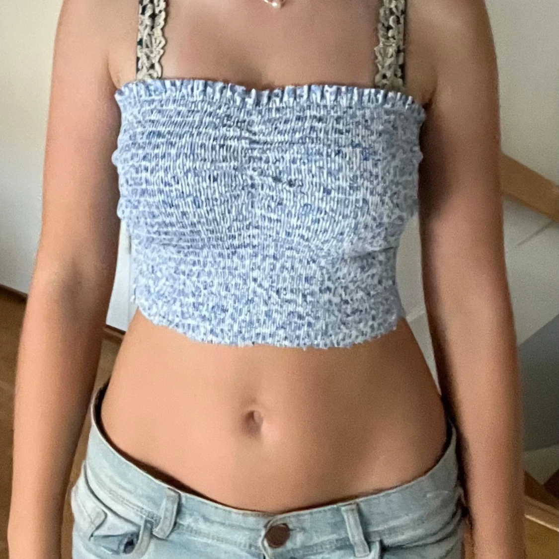 Blå och vit smockad tubtopp