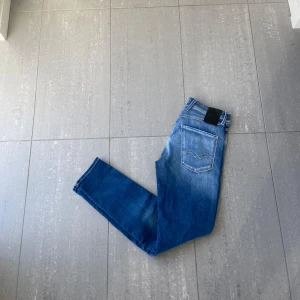 Replay Anbass Jeans  - Säljer nu dessa blåa replay Anbass jeans, skriv för fler bilder/frågor🙌🏼
